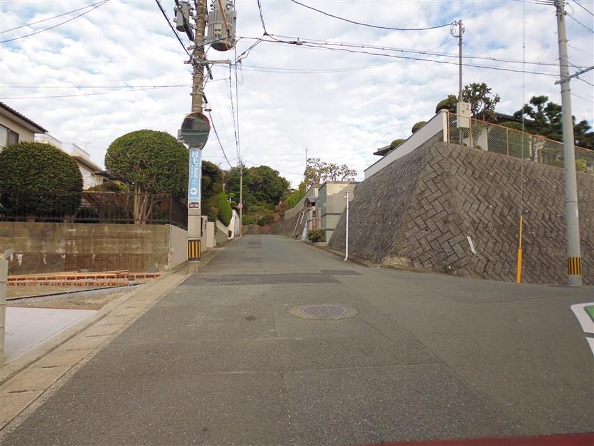 Local photos, including front road. Front road (width 5.9m)