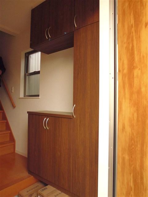 Entrance. Entrance shoe box