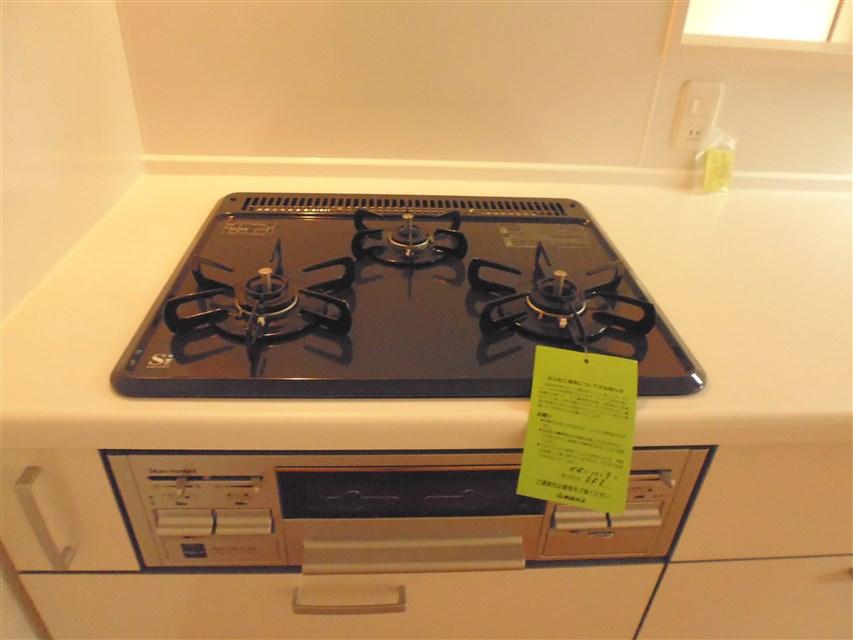Kitchen. Three-necked gas stove