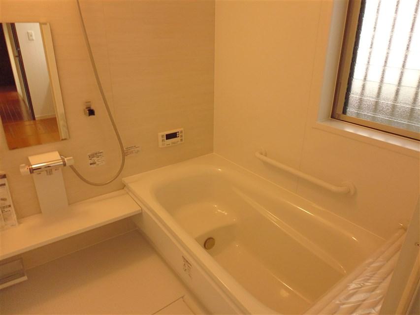 Bathroom. With reheating full Otobasu