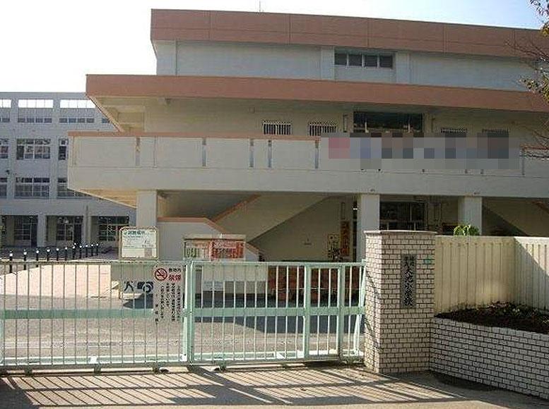 Primary school. Oike until elementary school 361m walk about 5 minutes