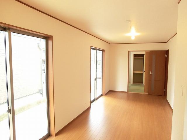 Same specifications photos (living). Living 14 Pledge (same specifications photo)