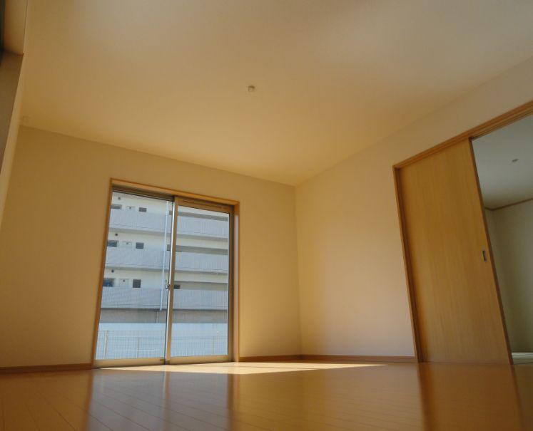 Living.  ☆ Image is a photograph at the time of completion ☆