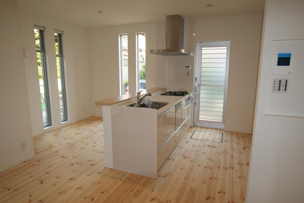 Same specifications photo (kitchen)