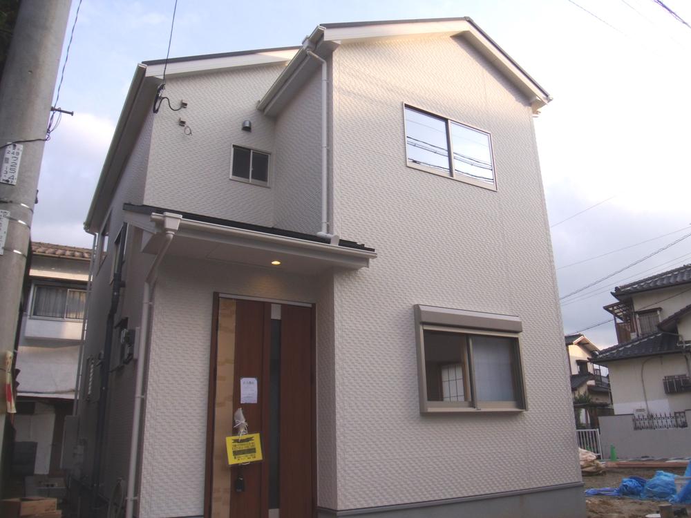 Local photos, including front road. Exterior Photos