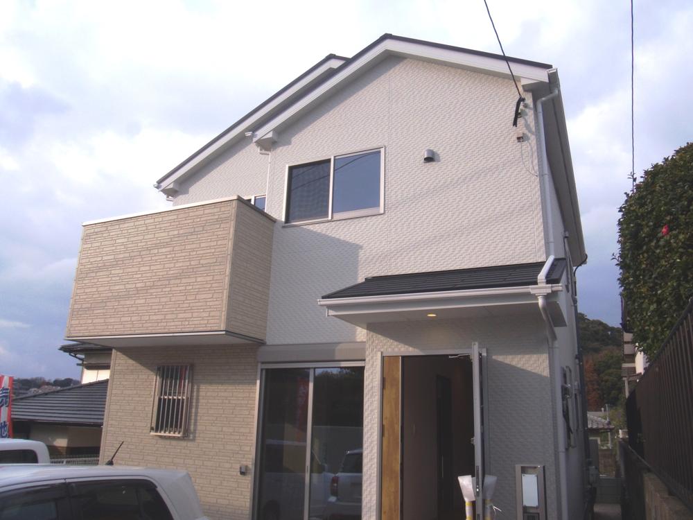 Local photos, including front road. Appearance same specifications image photo