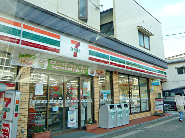 Convenience store. 150m to Seven-Eleven (convenience store)
