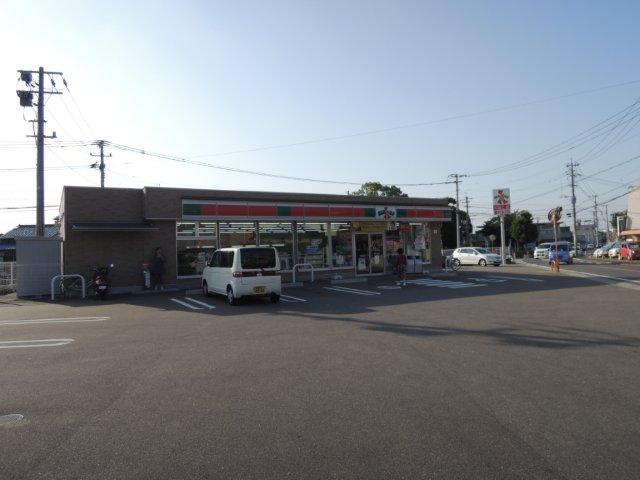 Convenience store. 450m until Thanksgiving (convenience store)