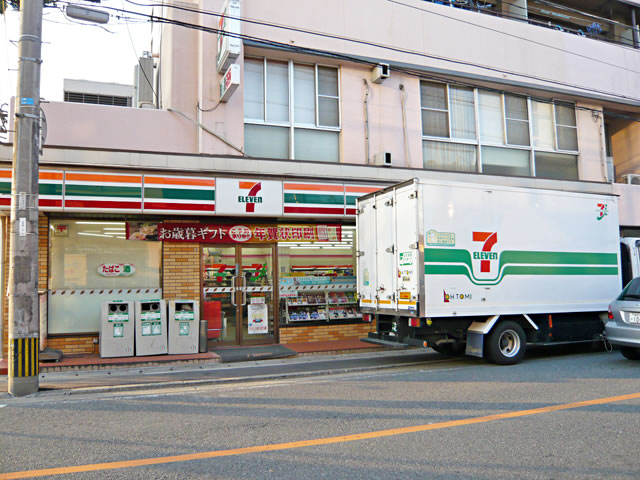 Convenience store. 150m to Seven-Eleven (convenience store)