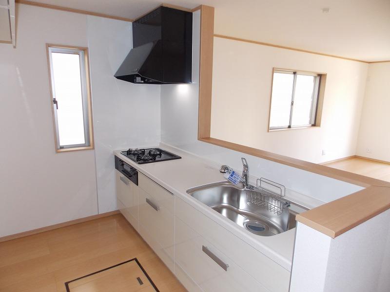 Kitchen. From the wife's point of view, It overlooks the living-dining, You can enjoy conversation with family even during cooking (* ^ _ ^ *)