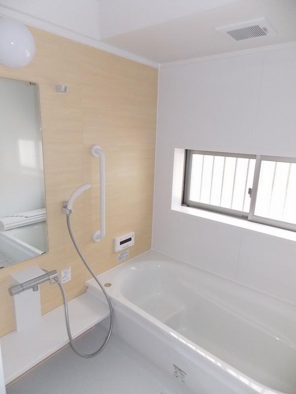 Bathroom. 'm Bath spacious type firmly can stretch the legs (^^) / ~~~ Let's heal slowly tired body of the day (^_^) /