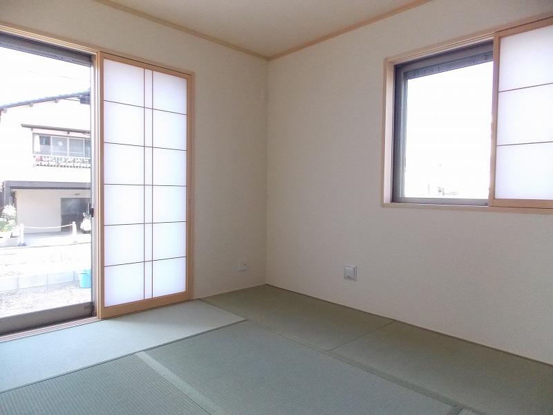 Other introspection. Is a Japanese-style room Bright, two-sided lighting, Very spacious feel you'll (^_^) /