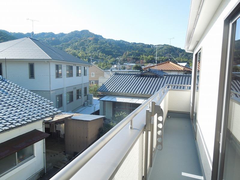 Balcony. The south side is with a wide balcony (^_^) / It is best to hang out futon! !