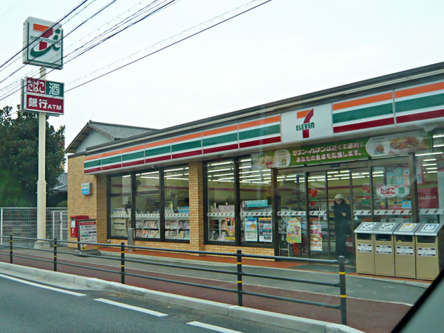 Convenience store. 150m to Seven-Eleven (convenience store)