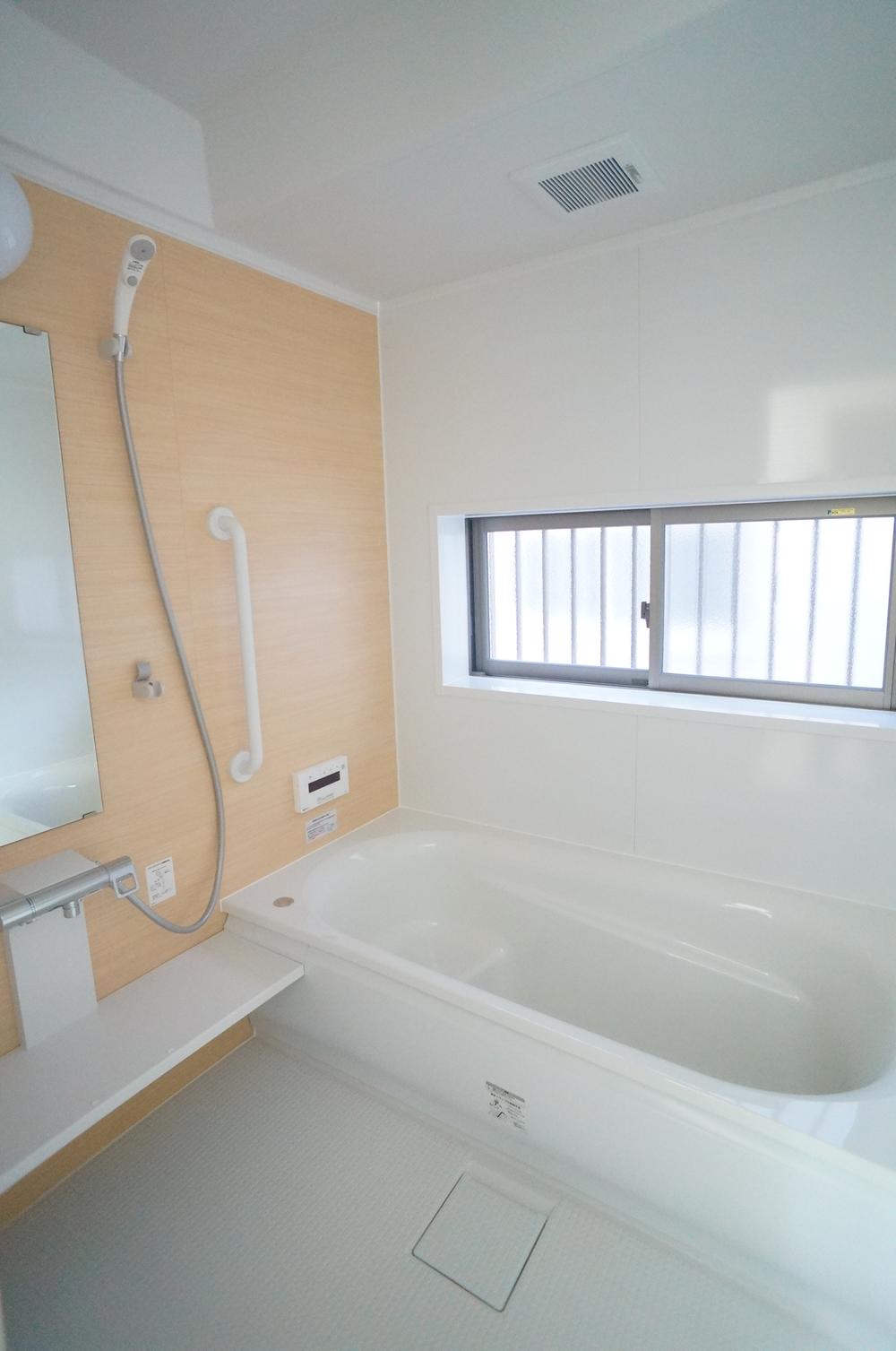 Bathroom. ◇ 1 No. land ◇