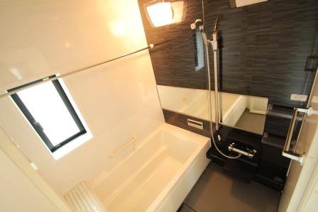 Bathroom. Care is Easy as Hiroibiro. Drying ・ Dehumidification ・ On a bad day of weather in with heating will not dry out the laundry!