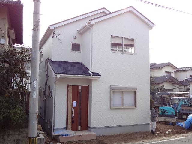 Local photos, including front road. Local (12 May 2013) Shooting