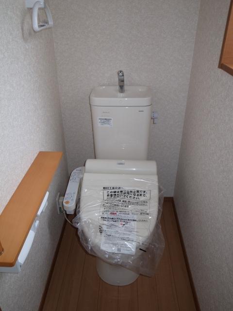 Toilet. It is different from the real thing.