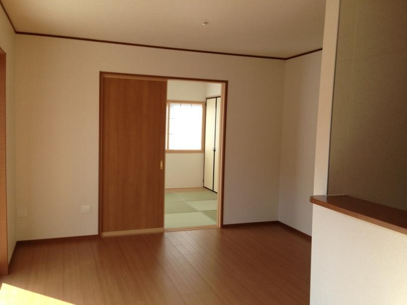 Same specifications photos (living). It is different from the real thing.