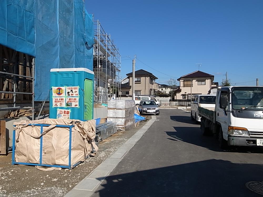 Local photos, including front road. Local (12 May 2013) Shooting