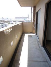 Balcony. Yang per well of the veranda