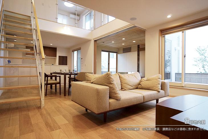 Living.  [No. 2 place] [Introspection Photo] 2013 August shooting ※ Photos furniture ・ Such as furniture are not included in the price.