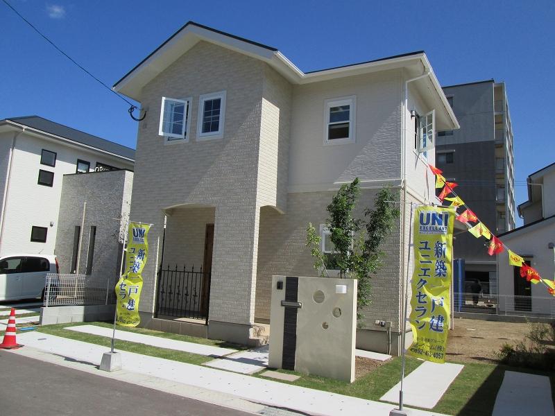 Same specifications photos (appearance). From door to door different appearance as our enforcement example custom home