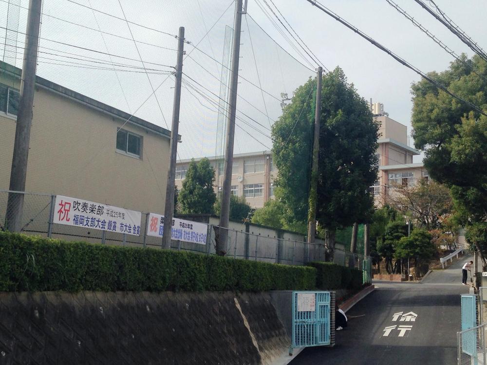 Junior high school. 1730m to Fukuoka Municipal flower garden junior high school