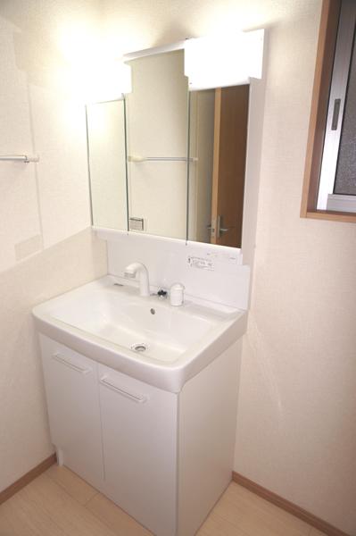 Wash basin, toilet. Indoor (10 May 2013) Shooting