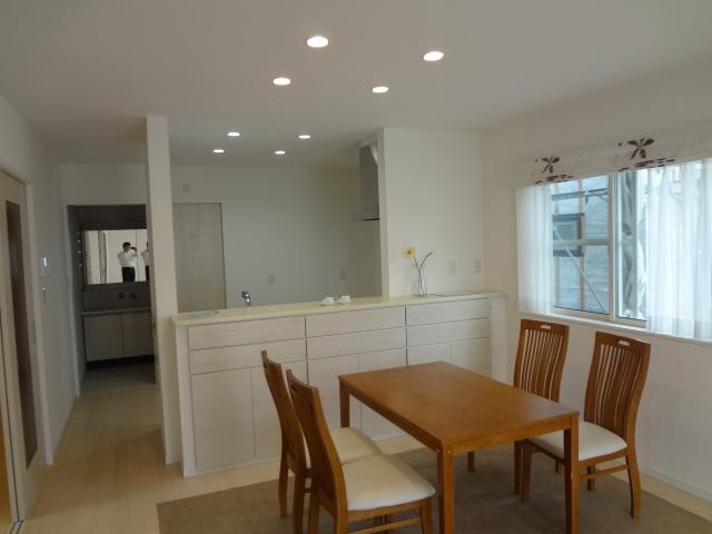 Kitchen. Face-to-face kitchen storage is attractive.