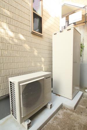 Power generation ・ Hot water equipment. Using the high-efficiency water heaters, Utility costs can be suppressed because the use of the cheaper nighttime power