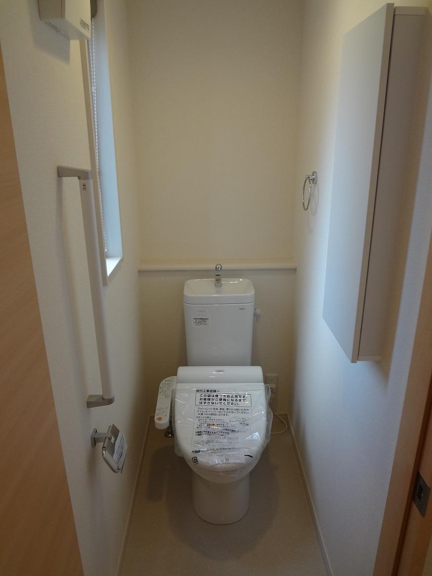 Toilet. Super water-saving toilet. Detergency remains that has been achieved conventional than 70% of water-saving