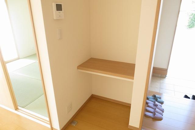 Other introspection. Entrance next to storage! !