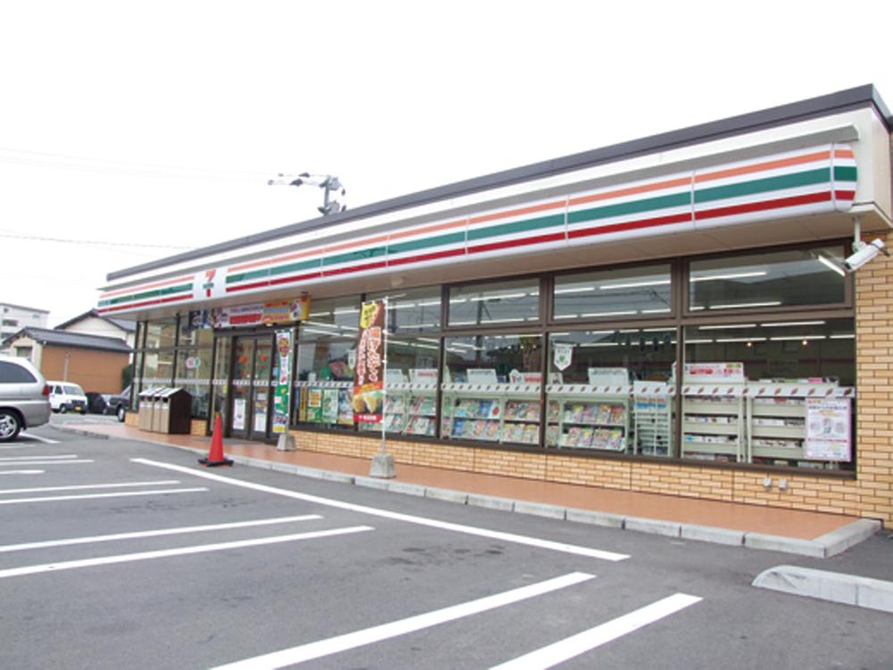 Convenience store. 360m to Seven-Eleven Fukuoka Roji 3-chome