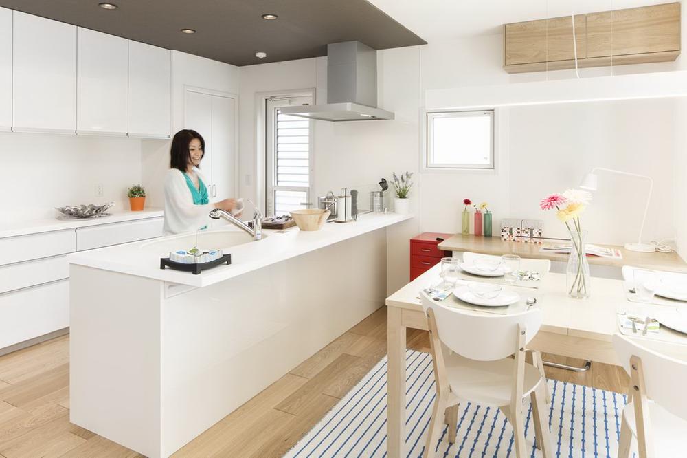Kitchen. White was the keynote kitchen! In the open kitchen, Fun dishes while the family conversation! !