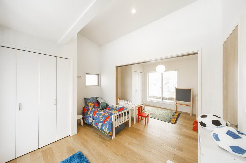 Model house photo. It can be used to match the growth of the child, Two to Kugireru nursery