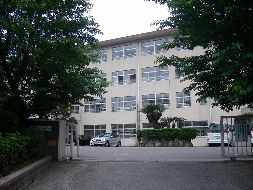 Junior high school. Chikushigaoka 1800m until junior high school