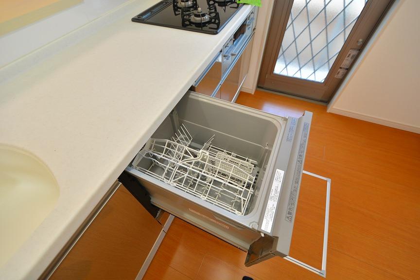 Kitchen. No. 4 place Equipped with dish washing dryer is standard