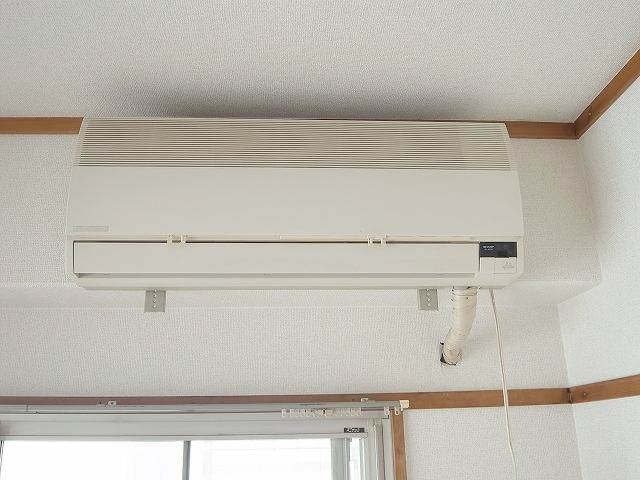 Other room space. With a happy air conditioning!