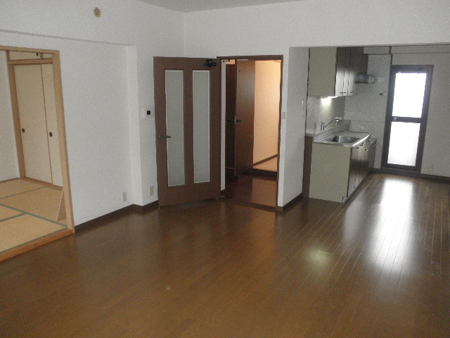 Living and room. Spacious LDK