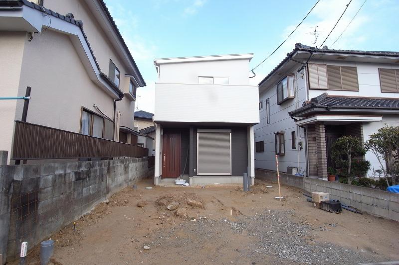 Local appearance photo. Local (12 May 2013) Shooting