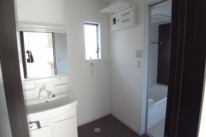 Wash basin, toilet. Indoor (12 May 2013) Shooting