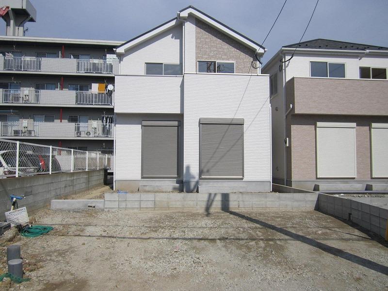 Local photos, including front road. appearance