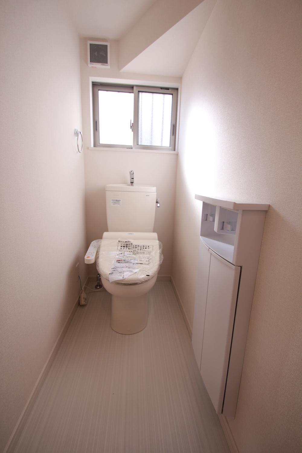 Toilet. ☆ Image is a photograph at the time of completion ☆