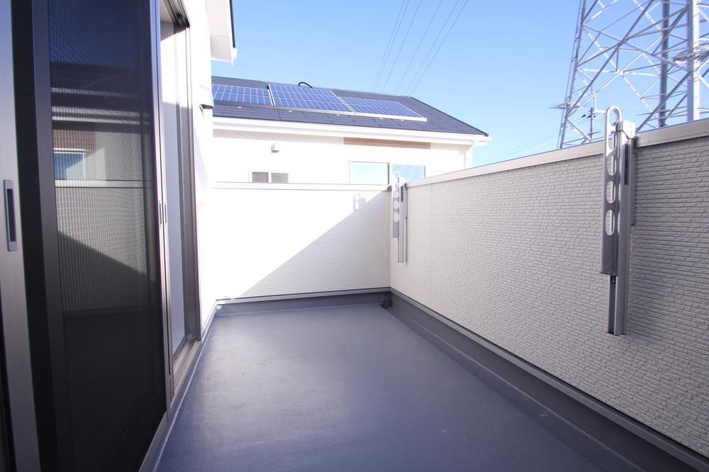 Balcony. ☆ Image is a photograph at the time of completion ☆