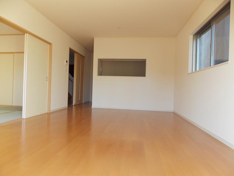 Same specifications photos (living). LDK and the Japanese-style room is Tsuzukiai (^. ^) / ~~~ The living space of calm and close the partition door, Open and widely is transformed into open space (^_^) /