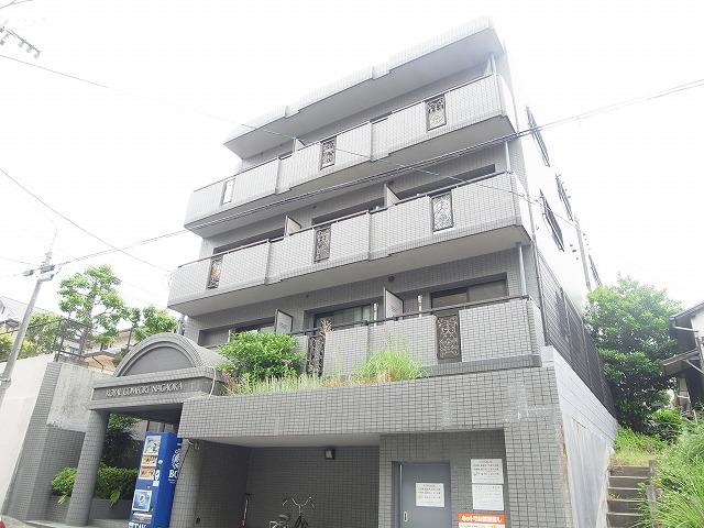 Building appearance. Auto-lock with Mansion!