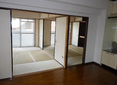 Living and room. 2 between the continued Japanese-style room