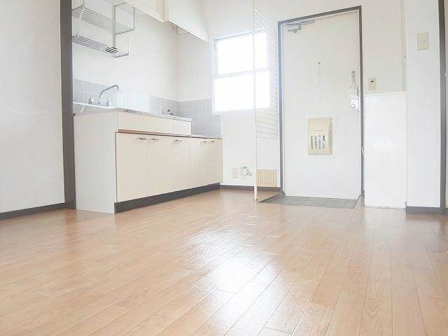 Kitchen. Spacious dining kitchen! 