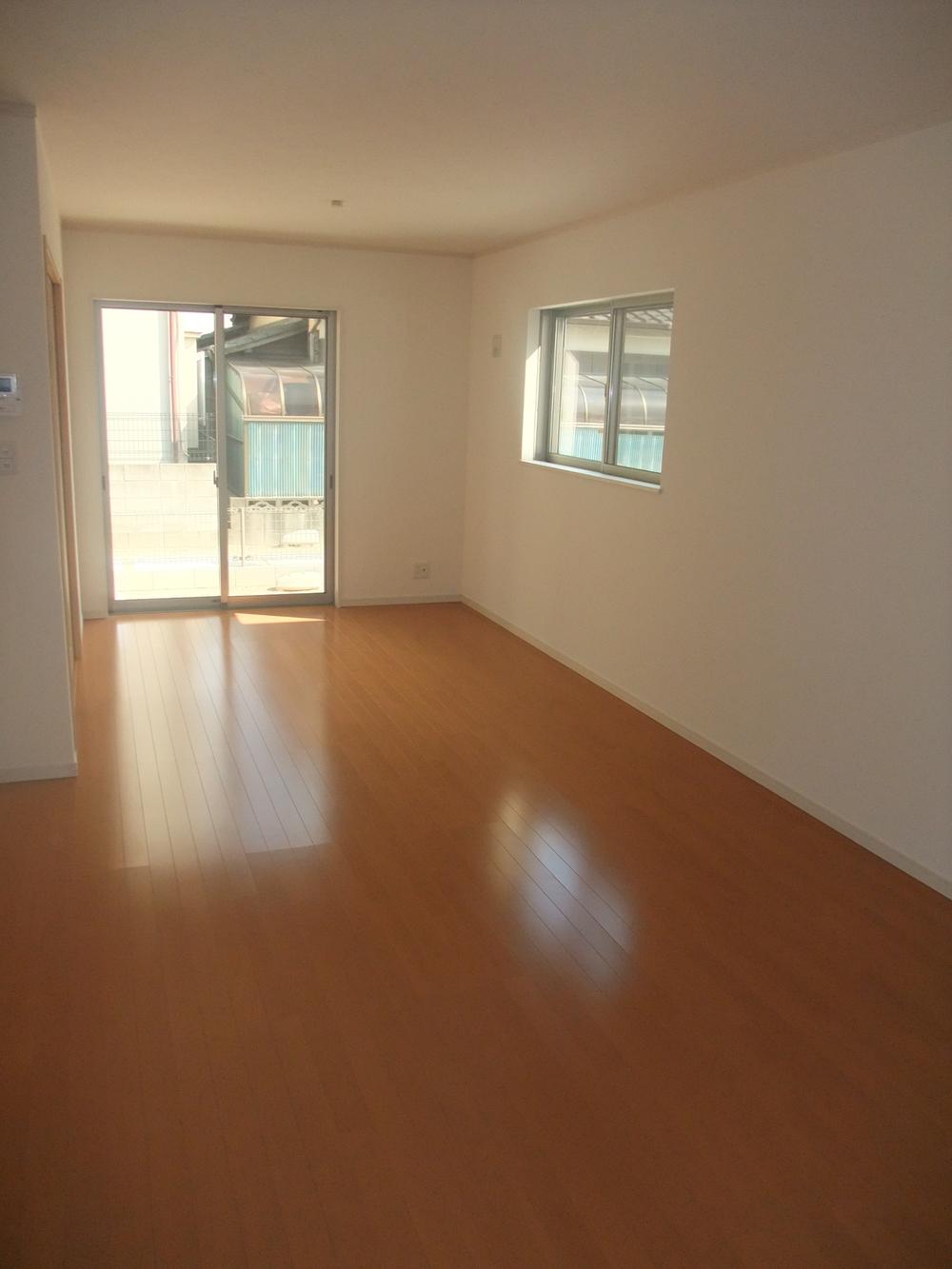 Same specifications photos (living). It is different from the real thing.